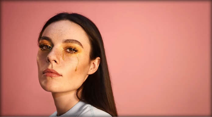 Lou Elliotte Presenta Su Nuevo Sencillo Y Video “Happy For Me” Lou Elliotte Presenta Su Nuevo Sencillo Y Video "Happy For Me"