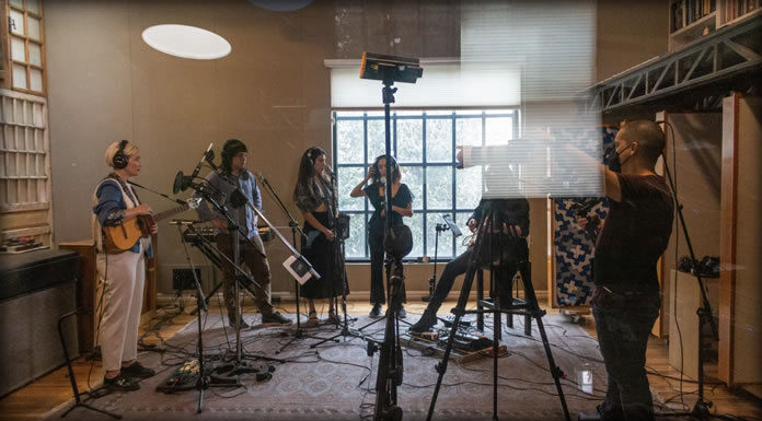 Paz Court Estrena Versión De "Canto De Ordeño" Ft. Carmen María, Anthony Escandón & Sofía Campos