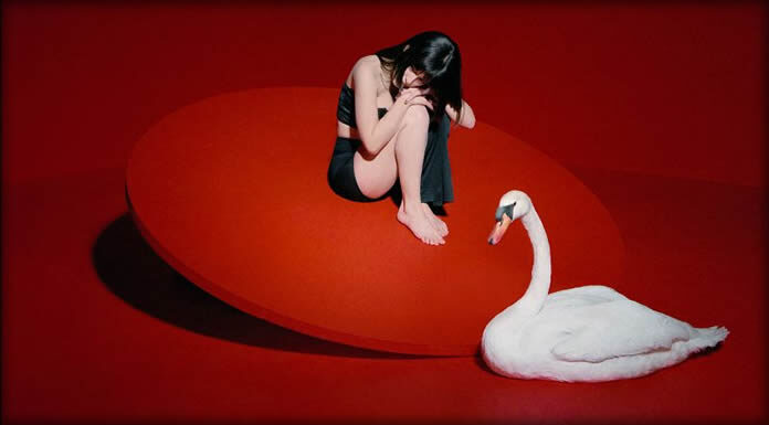 The Marías Presentan Su Nuevo Sencillo “Hush” Primer Adelanto De Su Álbum Debut “Cinema” The Marías Presentan Su Nuevo Sencillo "Hush" Primer Adelanto De Su Álbum Debut "Cinema"