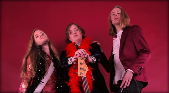 Velvet Insane Presenta Su Nuevo Sencillo Y Video “Backstreet Liberace” Ft. Dregen & Nicke Andersson Velvet Insane Presenta Su Nuevo Sencillo "Backstreet Liberace" Ft. Dregen & Nicke Andersson