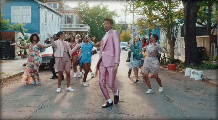 Jon Batiste Presenta El Video Oficial Para Su Sencillo “Freedom” Jon Batiste Presenta El Video Oficial Para Su Sencillo "Freedom"