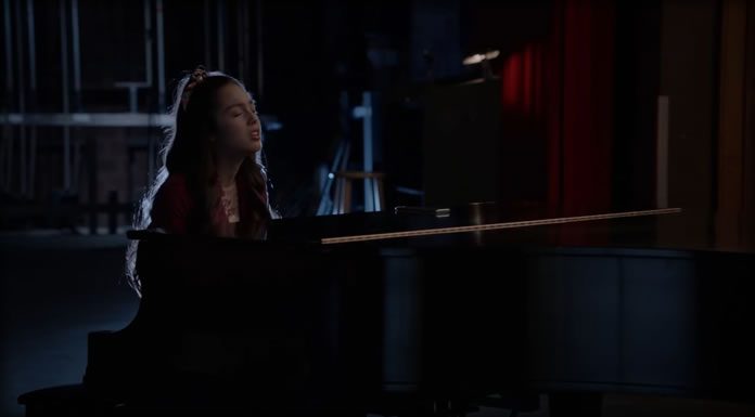 Olivia Rodrigo Interpreta A Piano Y Voz Su Tema “The Rose Song” De La Serie “High School Musical” De Disney+ Olivia Rodrigo Interpreta A Piano Y Voz Su Tema "The Rose Song" De La Serie "High School Musical" De Disney+