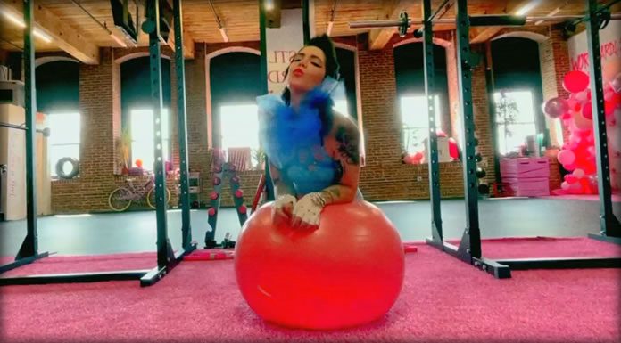 Suzi Moon Estrena El Video Oficial De Su Sencillo “I’m Not A Man” Suzi Moon Estrena El Video Oficial De Su Sencillo "I'm Not A Man"