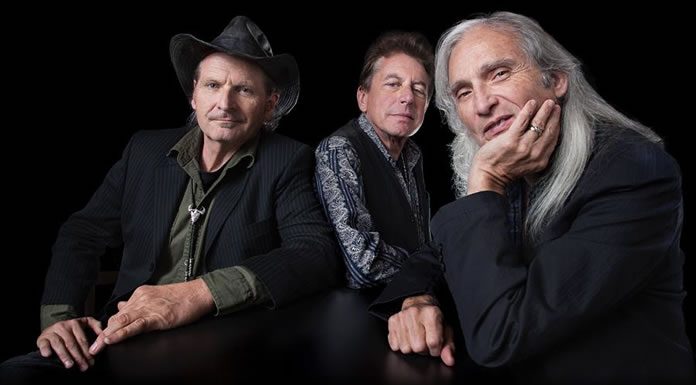 The Flatlanders Estrenan Su Nuevo Sencillo “Moanin’ Of The Midnight Train” The Flatlanders Estrenan Su Nuevo Sencillo "Moanin 'Of The Midnight Train"