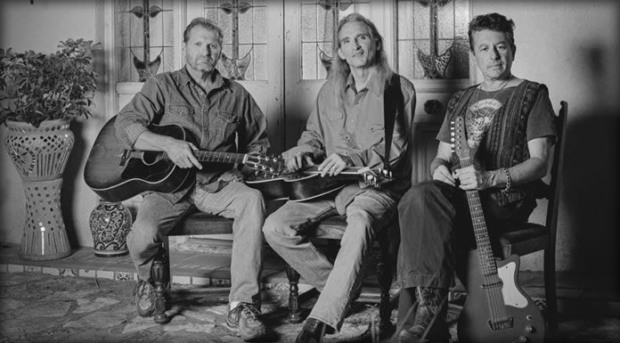 The Flatlanders Presentan Su Versión Del Éxito De Bob Dylan “She Belongs To Me” The Flatlanders Presentan Su Versión Del Éxito De Bob Dylan "She Belongs To Me"