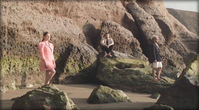 Zebra 93 Presenta Su Nuevo Sencillo Y Video “Caer” Zebra 93 Presenta Su Nuevo Sencillo Y Video "Caer"