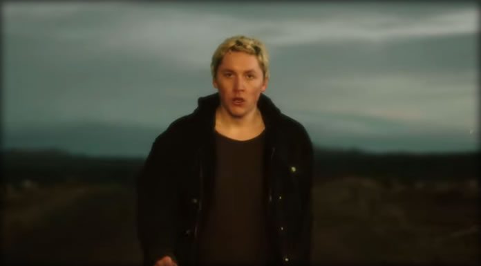 Al Matcott Presenta Su Nuevo Sencillo Y Video “Justine” Al Matcott Presenta Su Nuevo Sencillo Y Video "Justine"