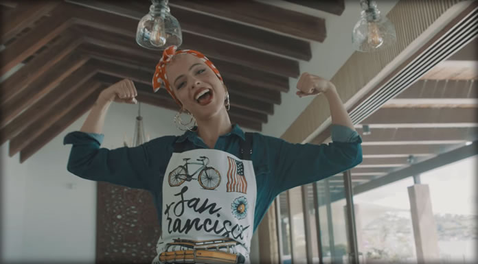 Annasofia Presenta Su Nuevo Sencillo Y Video "Vienes Y Vas"