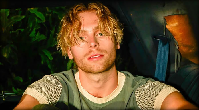 Luke Hemmings Presenta Su Sencillo Y Video Debut En Solitario "Starting Line"