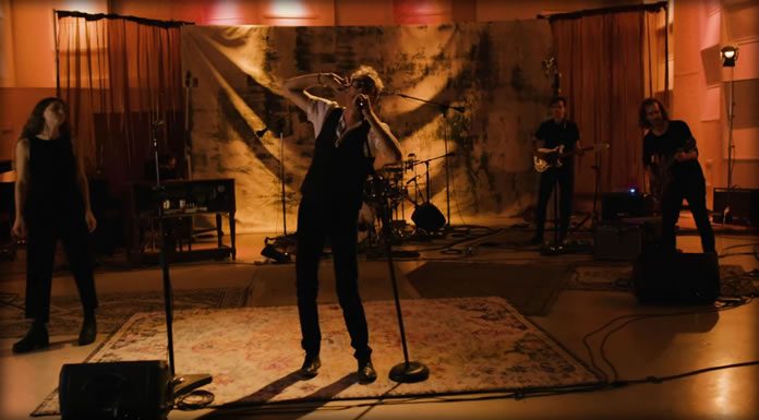 Matt Berninger Presenta Su Reversión De “I’m Waiting For The Man” De Velvet Underground Matt Berninger Presenta Su Reversión De "I'm Waiting For The Man" De Velvet Underground