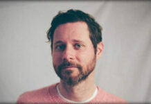 Dan Mangan Presenta Su Nuevo Sencillo “In Your Corner (For Scott Hutchison)” Dan Mangan Presenta Su Nuevo Sencillo "In Your Corner (For Scott Hutchison)"
