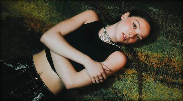 Holly Humberstone Presenta Su Nuevo Sencillo Y Video “Sleep Tight” Holly Humberstone Presenta Su Nuevo Sencillo Y Video “Sleep Tight”