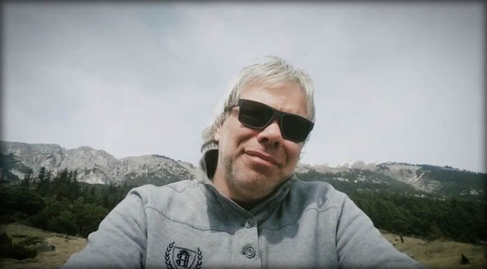 Justin Curran Lanza Un Nuevo Sencillo De Country-Blues "Strange Kind Of Blue"