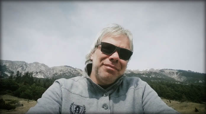 Justin Curran Lanza Un Nuevo Sencillo De Country-Blues "Strange Kind Of Blue"