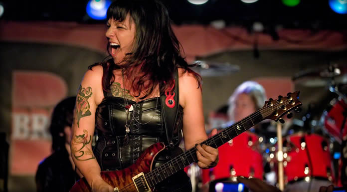 La Guitarrista Pionera Del Rock Roni Lee Lanza Un Nuevo EP "Doll Face"