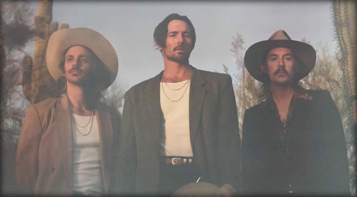 Midland Estrena Su Nuevo Sencillo Y Lyric Video “Longneck Way To Go” Ft. Jon Pardi Midland Estrena Su Nuevo Sencillo Y Lyric Video "Longneck Way To Go" Ft. Jon Pardi
