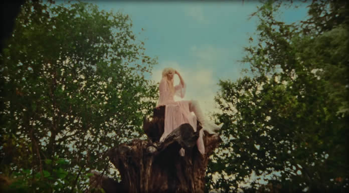 Carly Rae Jepsen Estrena Su Nuevo Sencillo Y Video "Western Wind"