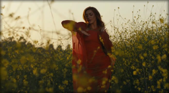 Elley Duhé Presenta El Video Oficial De Su Sencillo “Middle Of The Night” Elley Duhé Presenta El Video Oficial De Su Sencillo "Middle Of The Night"