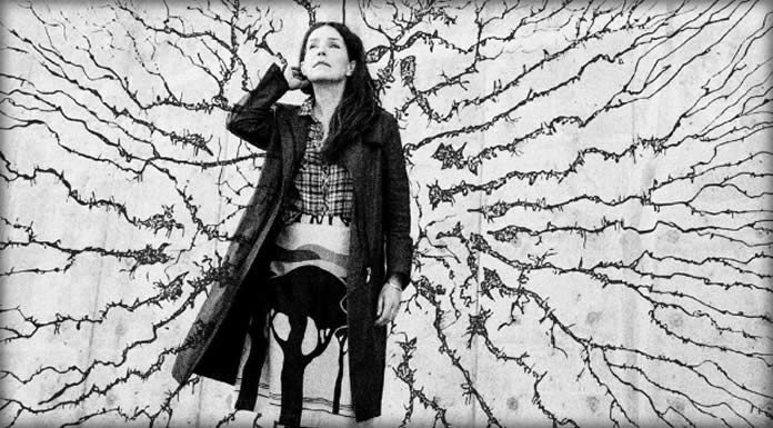 Rebecka Törnqvist Estrena "Helios" Y "Mass" Primeros Adelantos De Su Próximo Álbum "One Time Being King"