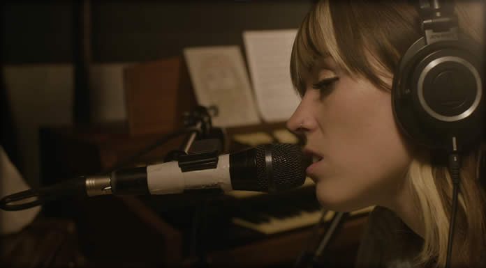 Sasha Alex Sloan Comparte El Video Acústico De “New Normal” Último Adelanto De “I Blame The World” Sasha Alex Sloan Comparte El Video Acústico De “New Normal” Último Adelanto De "I Blame The World"