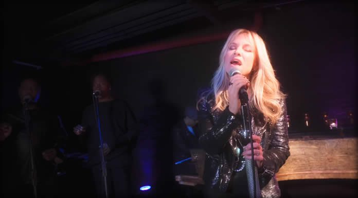 Stacey Jackson Presenta La Versión Acústica De Su Último Sencillo "Flipside"