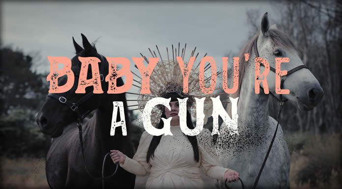 Tami Neilson Estrena Su Nuevo Sencillo Y Video “Baby, You’re A Gun” Tami Neilson Estrena Su Nuevo Sencillo Y Video “Baby, You’Re A Gun”