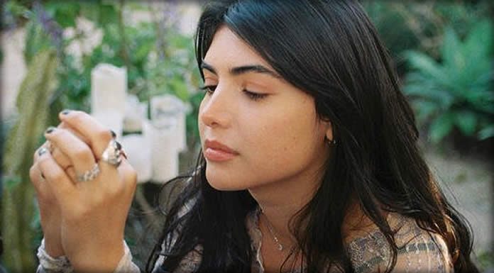 Ada Marques Estrena Su Sencillo Y Lyric Video Debut: “Bell” Ada Marques Estrena Su Sencillo Y Lyric Video Debut: “Bell”