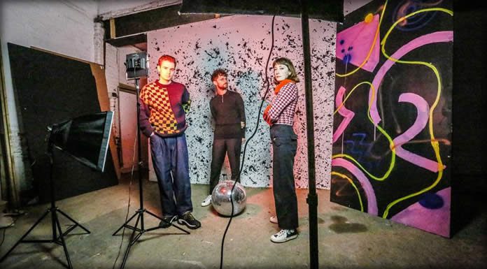 Regressive Left Presenta Su Nuevo Sencillo: “The Wrong Side Of History” Regressive Left Presenta Su Nuevo Sencillo: "The Wrong Side Of History"