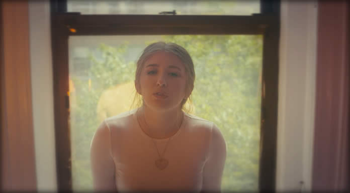 Alexa Capelli Presenta El Video Oficial De Su Sencillo: "Could've Just Left Me Alone"