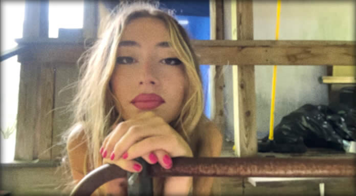 Ayla D’Lyla Estrena El Video Oficial De Su Sencillo: “Anywhere But Here” Ayla D'Lyla Estrena El Video Oficial De Su Sencillo: "Anywhere But Here"