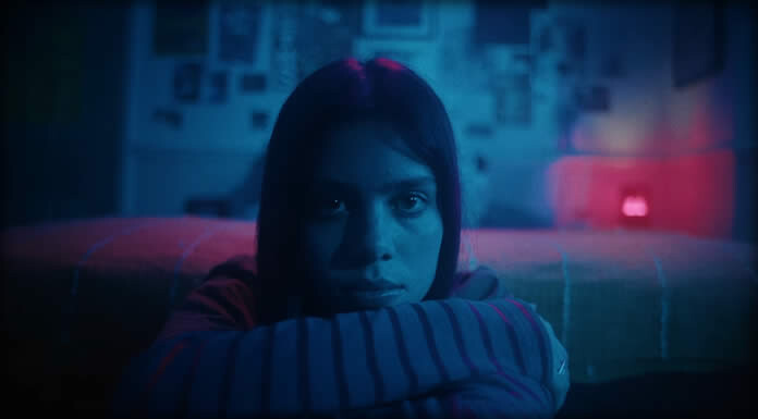 Bonnie Kemplay Presenta Su Nuevo Sencillo Y Video: "19"