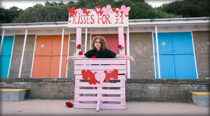 Ellur Presenta Su Nuevo Sencillo Y Video: “Close To You”