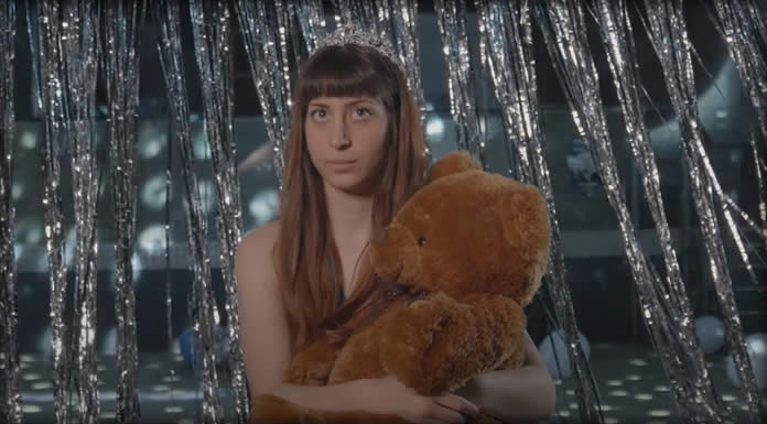 Her Skin Estrena Su Nuevo Sencillo Y Video: “Suitable” Her Skin Estrena Su Nuevo Sencillo Y Video: "Suitable"