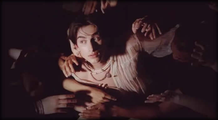 Johnny Orlando Estrena Su Nuevo Sencillo Y Video: “Leave The Light On”