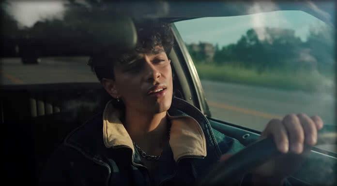 Justice Carradine Regresa Con Un Nuevo Sencillo Y Video: “Tears In My Eyes” Justice Carradine Regresa Con Un Nuevo Sencillo Y Video: “Tears In My Eyes”