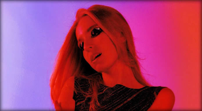Maude Latour Estrena Su Nuevo Sencillo Y Lyric Video: "Probabilities"