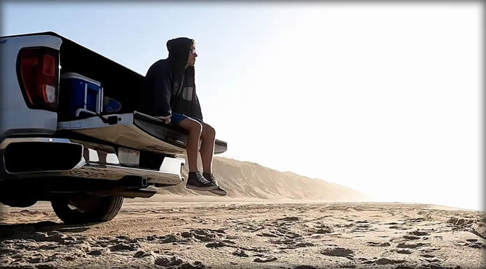 Neobrite Presenta Su Nuevo Sencillo: "Drive"