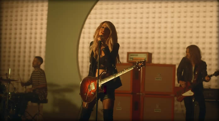 Orianthi Presenta Su Nuevo Sencillo Y Video: "Light It Up"