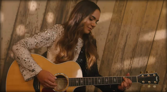 Paige King Johnson Estrena El Video Oficial De Su Sencillo: “Famous Enough”