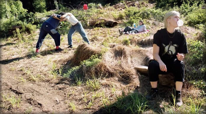 Palm Estrena Su Nuevo Sencillo Y Video: "Feathers"