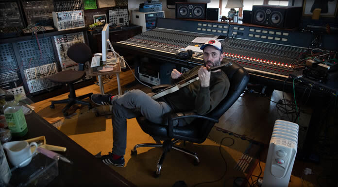 Pixy Jones Anuncia Su Álbum Debut: "Bits N Bobs" Y Estrena "I'm Not There" + "And Your Bird Can Sing"