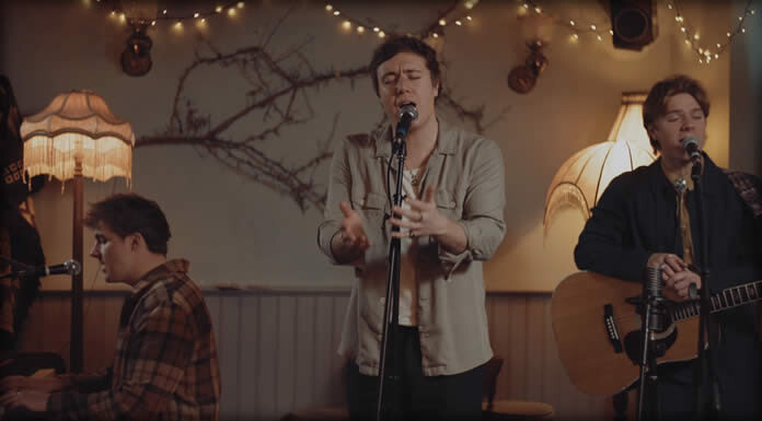 Tors Estrena Su Nuevo Sencillo Y Video En Vivo: “Garden On The Kitchen Floor” Tors Estrena Su Nuevo Sencillo Y Video En Vivo: "Garden On The Kitchen Floor"