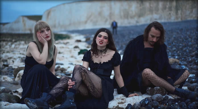 A VOID Presenta Un Nuevo Sencillo Y Video: “5102” De Su Próximo Álbum “Dissociation” A VOID Presenta Un Nuevo Sencillo Y Video: “5102” De Su Próximo Álbum "Dissociation"