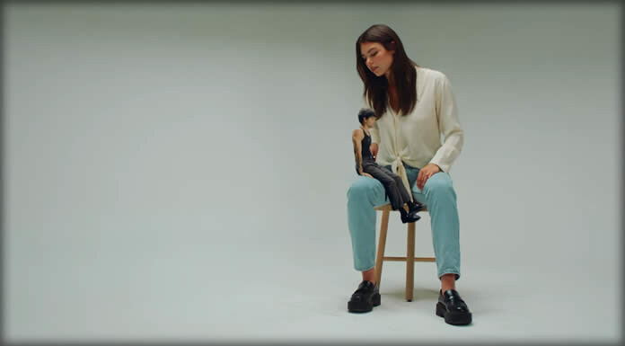 Adam Melchor Estrena Su Nuevo Sencillo Y Video: “Turnham Green” Adam Melchor Estrena Su Nuevo Sencillo Y Video: "Turnham Green"