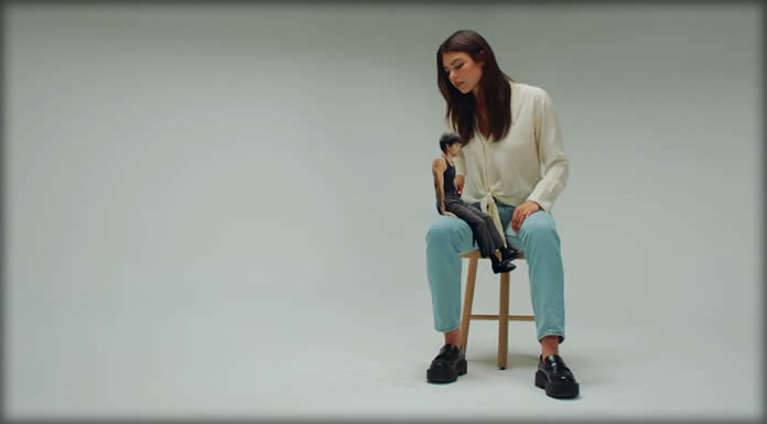 Adam Melchor Estrena Su Nuevo Sencillo Y Video: “Turnham Green” Adam Melchor Estrena Su Nuevo Sencillo Y Video: "Turnham Green"