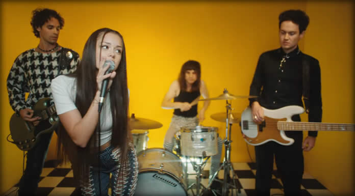 Casey Bishop Estrena Su Nuevo Sencillo Y Video: “Don’t Talk!” Casey Bishop Estrena Su Nuevo Sencillo Y Video: “Don’t Talk!”