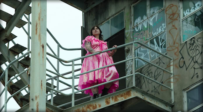 Elizabeth Presenta Su Nuevo Sencillo Y Video: "Sweet Connection"