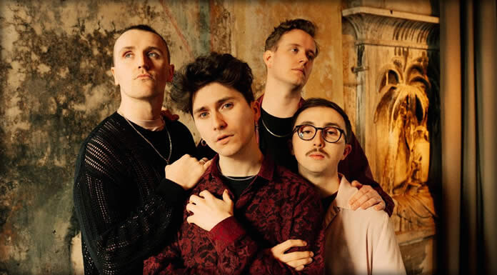 Holding Absence Presenta Su Nuevo Sencillo Y Video: “Coffin”