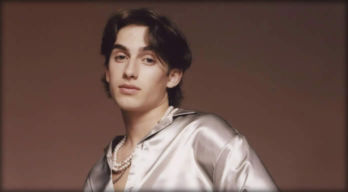 Johnny Orlando Presenta Su Álbum Debut: "All The Things That Could Go Wrong"