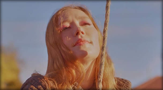 Julia Jacklin Presenta Su Nuevo Álbum: "Pre Pleasure"